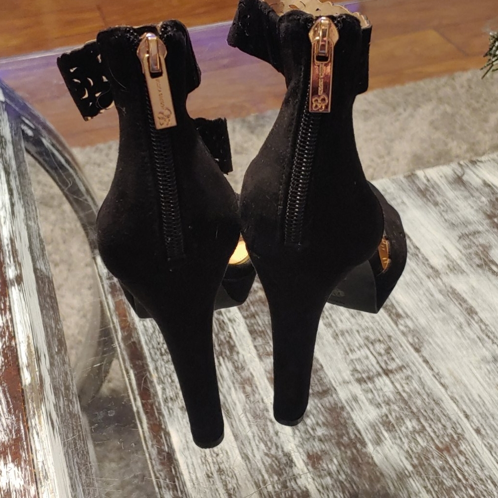 High heels - Picture 4 of 4